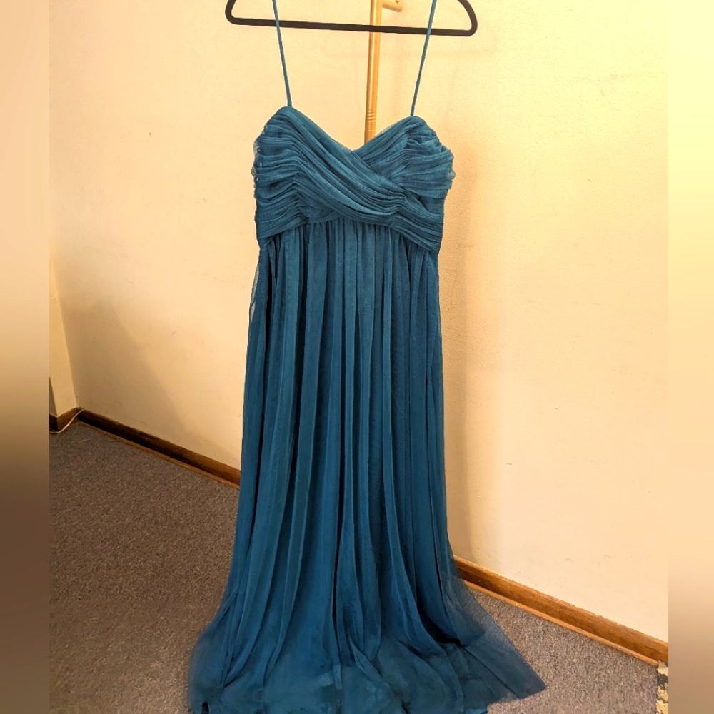 Watters & Watters Elegant Green Evening Gown